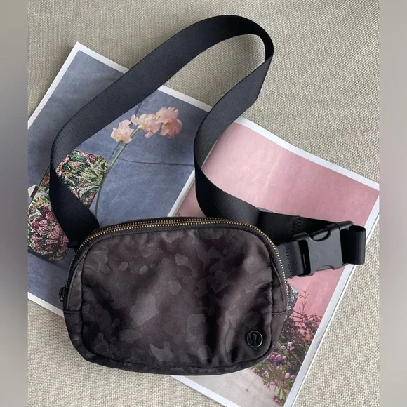 Lululemon Everywhere Belt Bag 1L In Fragment Camo Jacquard Black Deep Coal - Picture 2 of 14